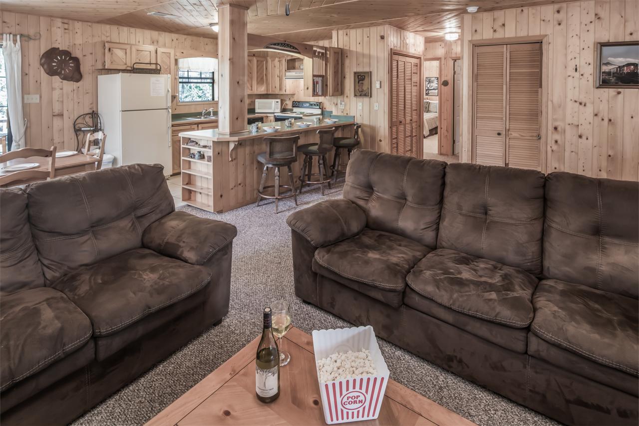 123 Rising Hill, 2 Bedrooms, Sleeps 6, WiFi, Gas Fireplace, Porch, Grill - thumb 2