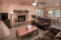 123 Rising Hill 2 Bedrooms Sleeps 6 WiFi Gas Fireplace Porch Grill Tourism Bookings