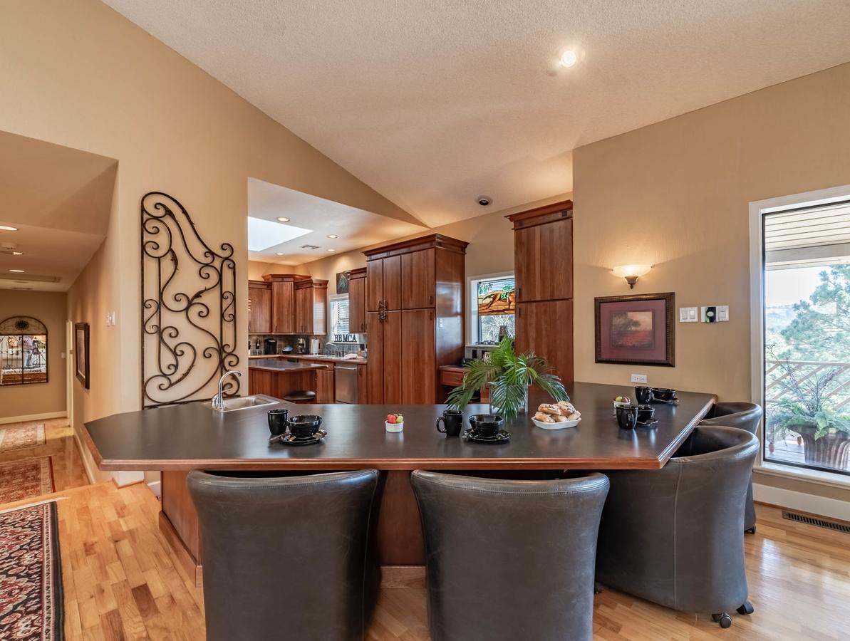A Trip To Heaven, 5 Bedrooms, Pool Table, Fireplace, WiFi, Grill, Sleeps 12 - thumb 12