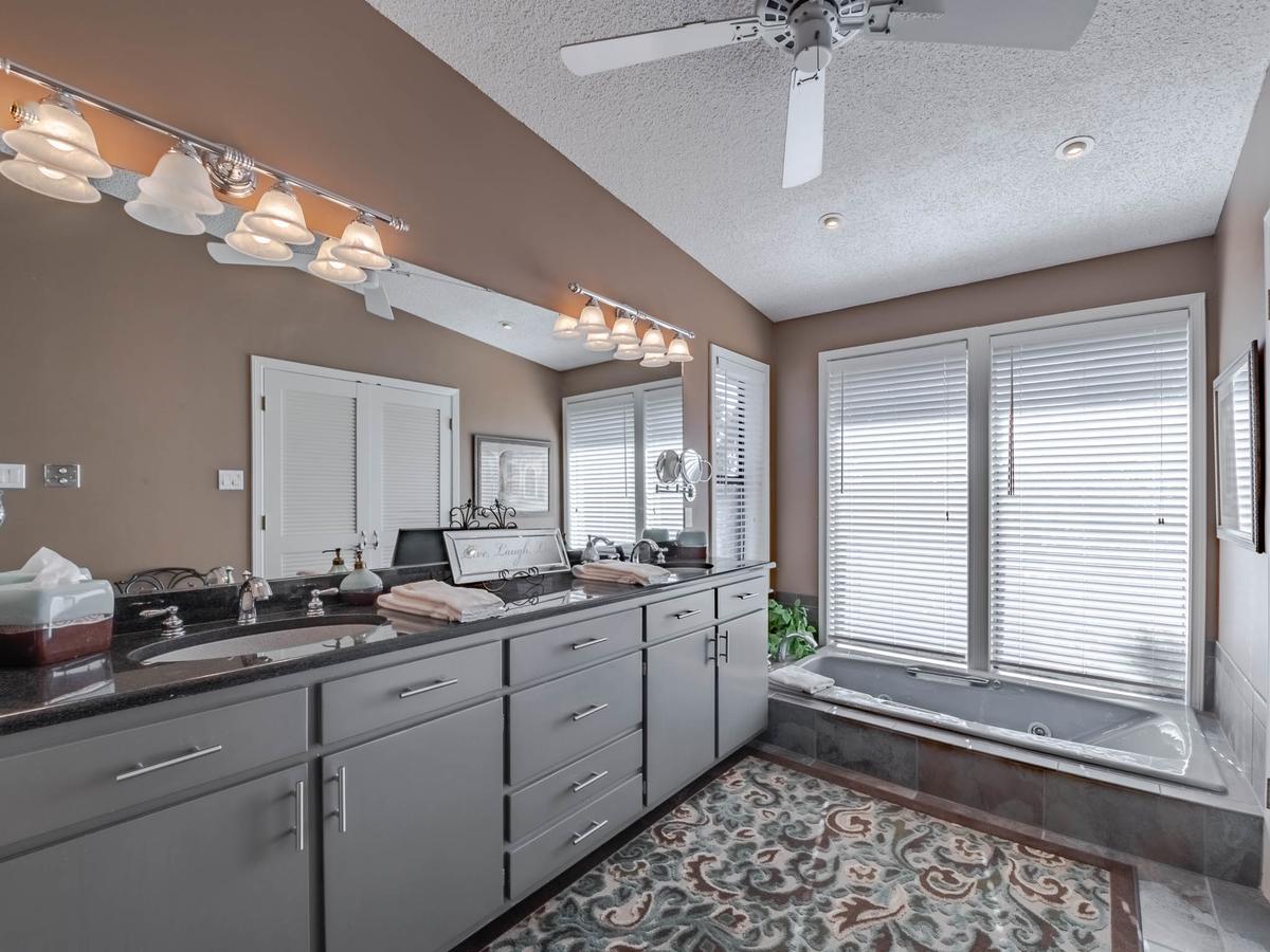 A Trip To Heaven, 5 Bedrooms, Pool Table, Fireplace, WiFi, Grill, Sleeps 12 - thumb 35