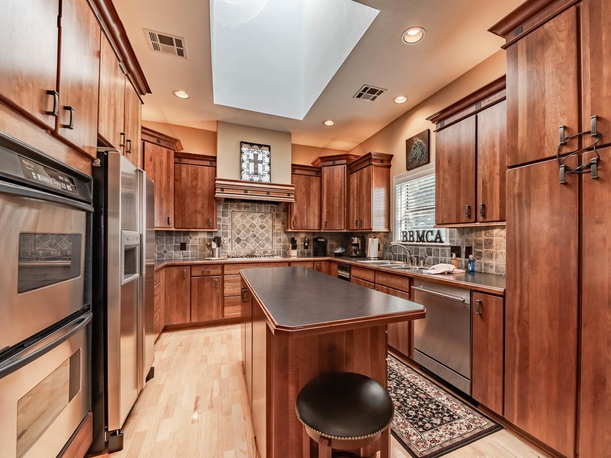 A Trip To Heaven, 5 Bedrooms, Pool Table, Fireplace, WiFi, Grill, Sleeps 12 - thumb 15