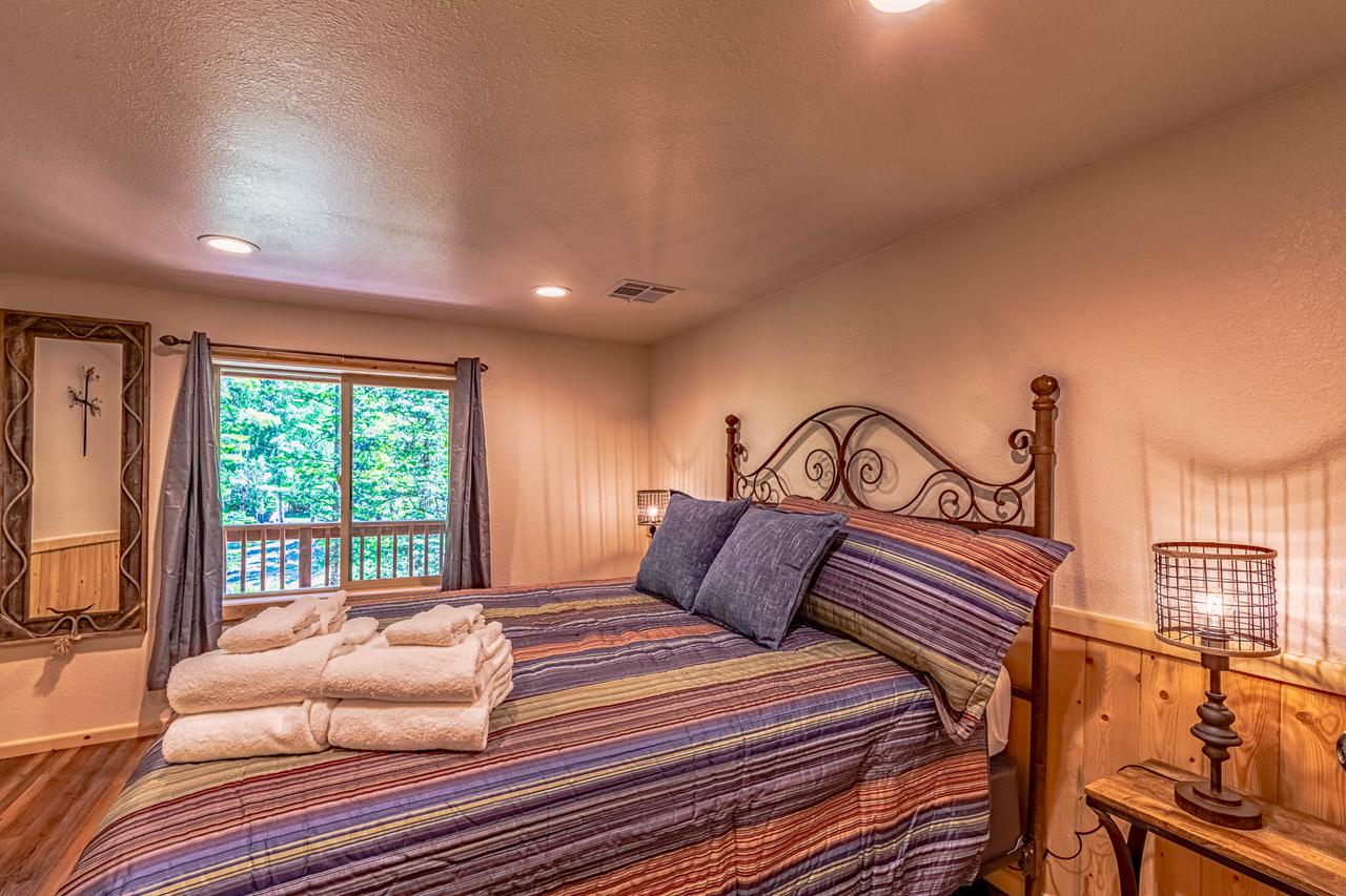 Angel Falls, 4 Bedrooms, Overlooks River, Sleeps 12 - thumb 22