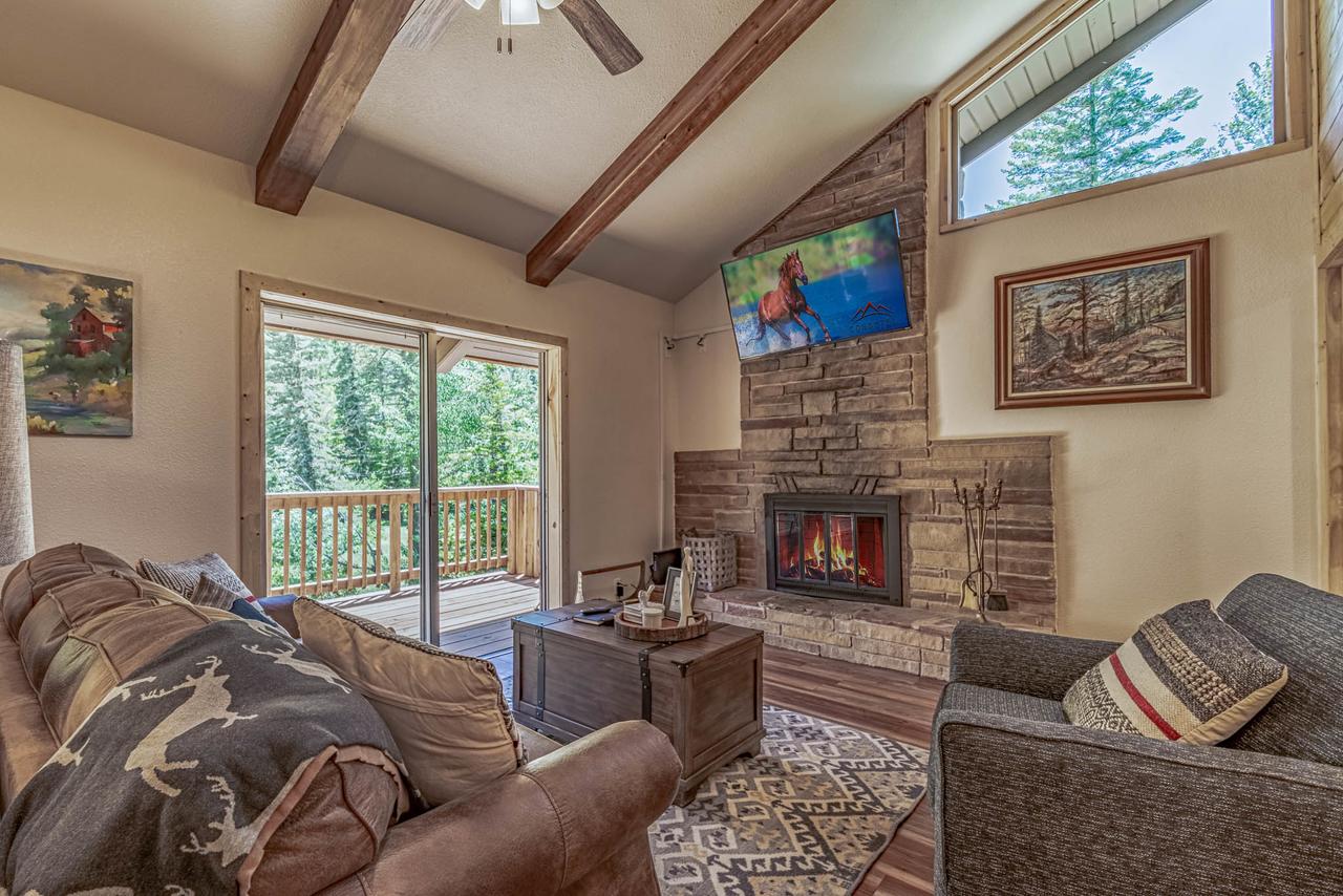 Angel Falls, 4 Bedrooms, Overlooks River, Sleeps 12 - thumb 0