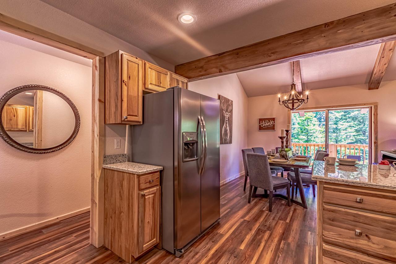 Angel Falls, 4 Bedrooms, Overlooks River, Sleeps 12 - thumb 8