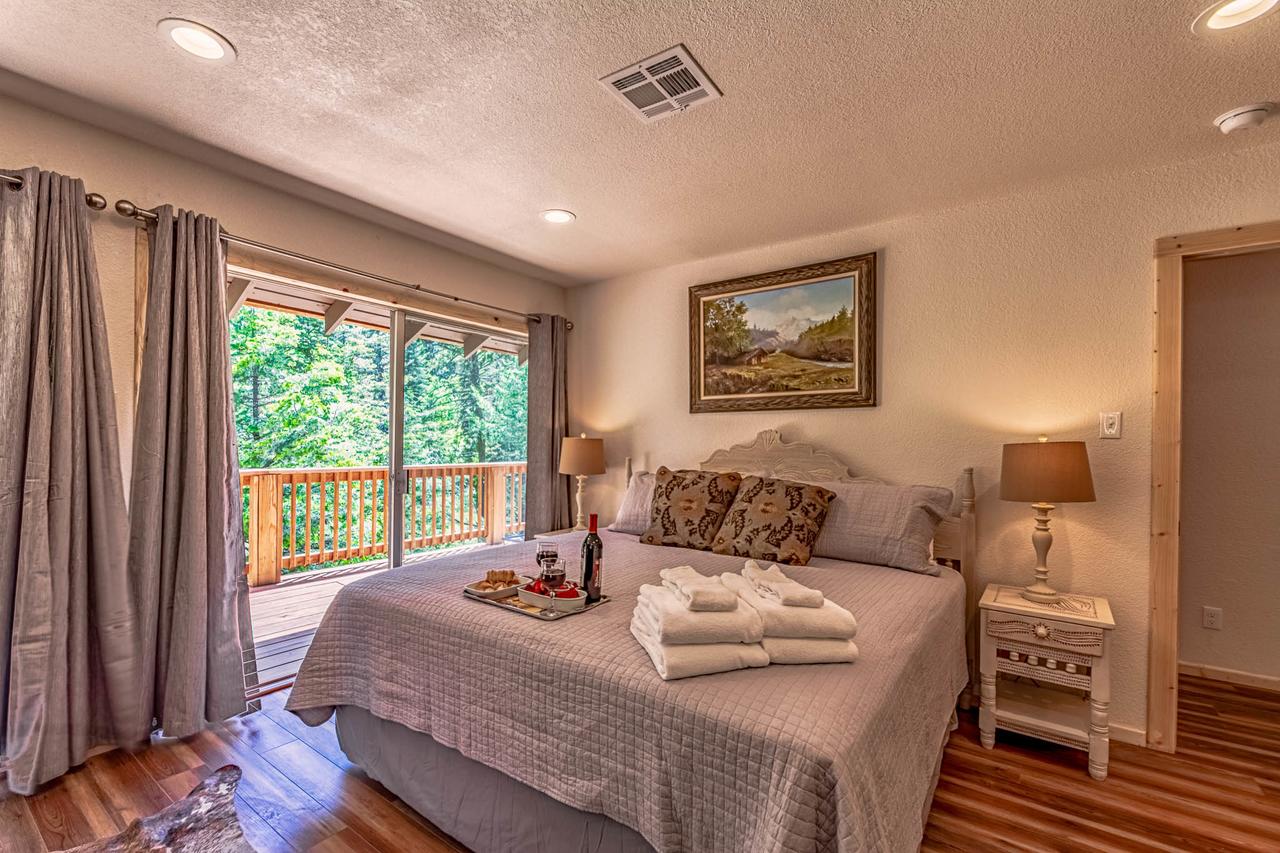 Angel Falls, 4 Bedrooms, Overlooks River, Sleeps 12 - thumb 15