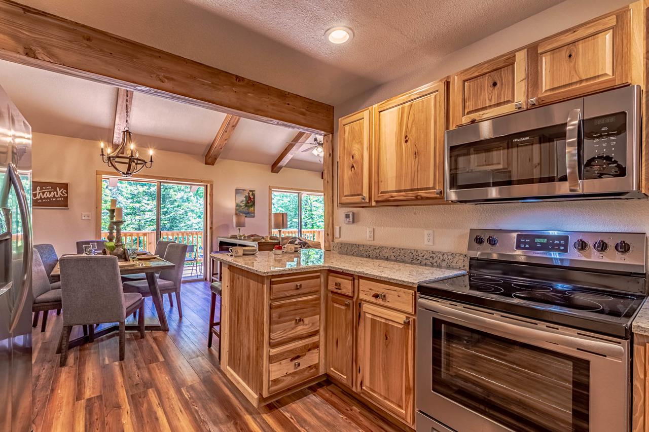 Angel Falls, 4 Bedrooms, Overlooks River, Sleeps 12 - thumb 42