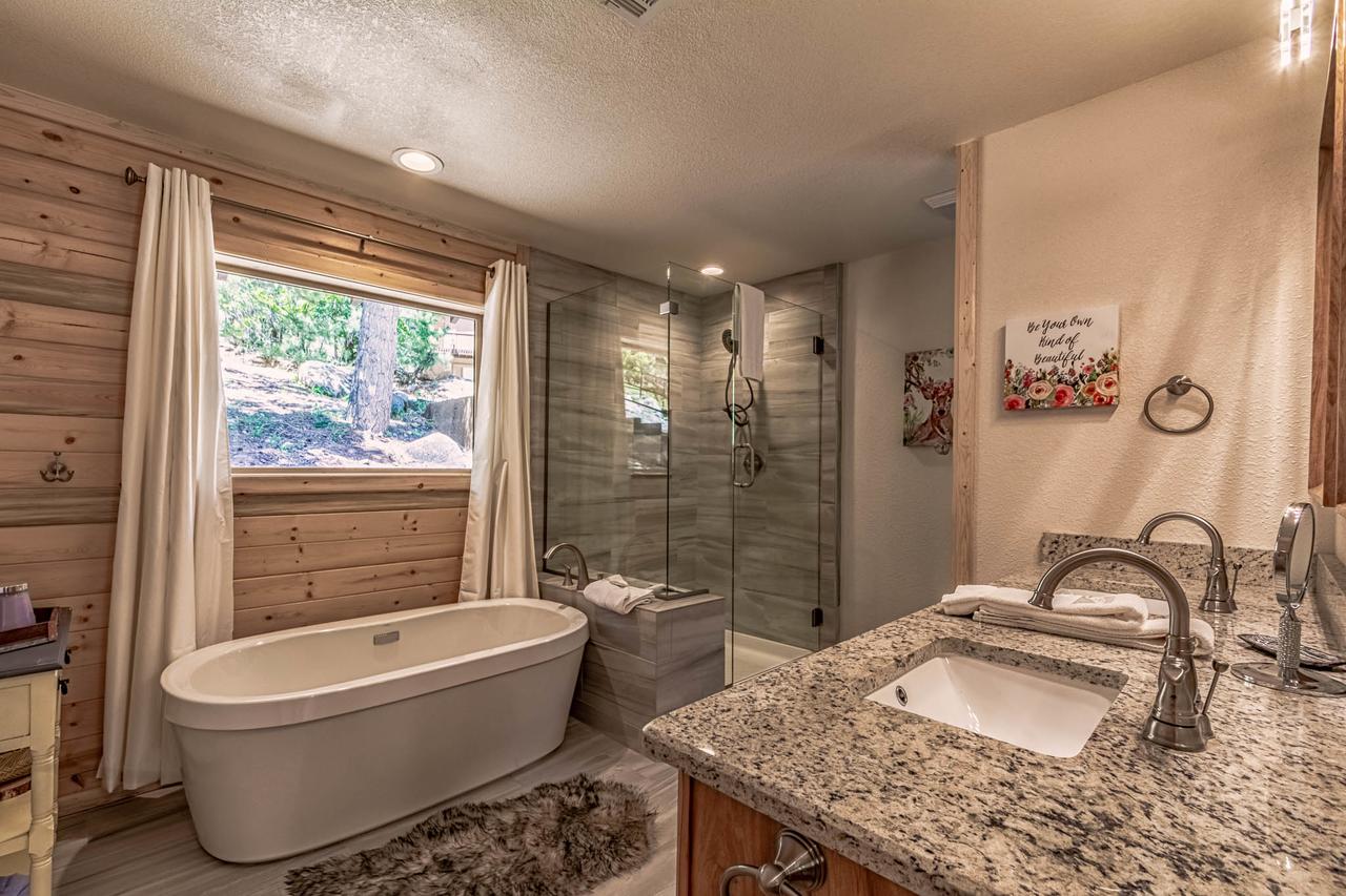 Angel Falls, 4 Bedrooms, Overlooks River, Sleeps 12 - thumb 16