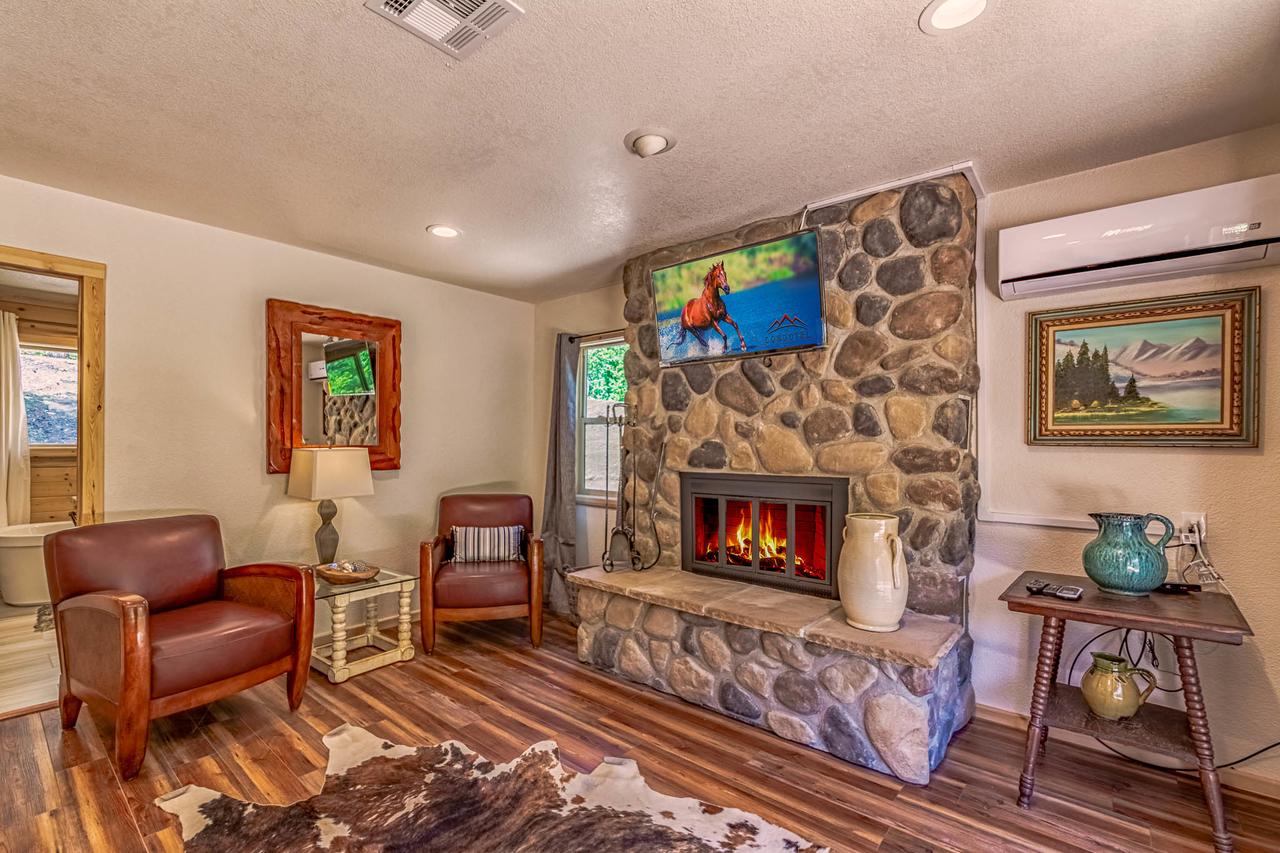 Angel Falls, 4 Bedrooms, Overlooks River, Sleeps 12 - thumb 14