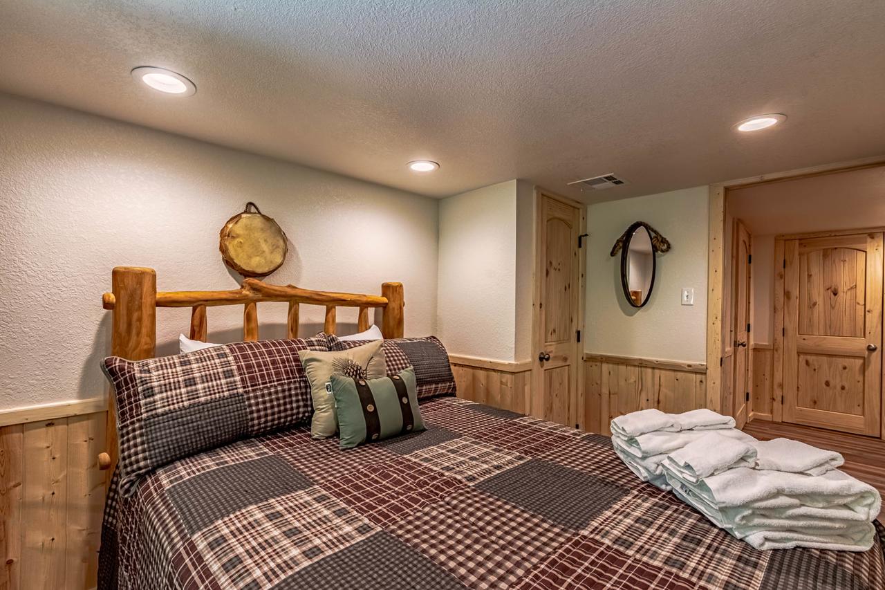 Angel Falls, 4 Bedrooms, Overlooks River, Sleeps 12 - thumb 21