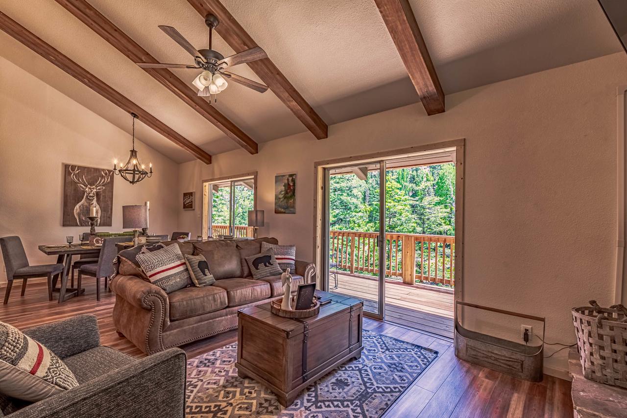 Angel Falls, 4 Bedrooms, Overlooks River, Sleeps 12 - thumb 2