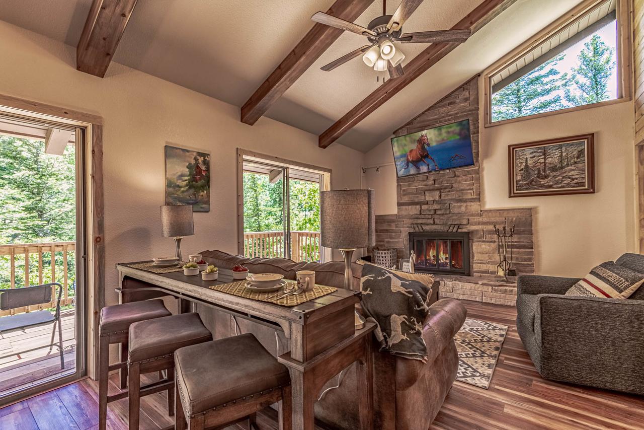 Angel Falls, 4 Bedrooms, Overlooks River, Sleeps 12 - thumb 3