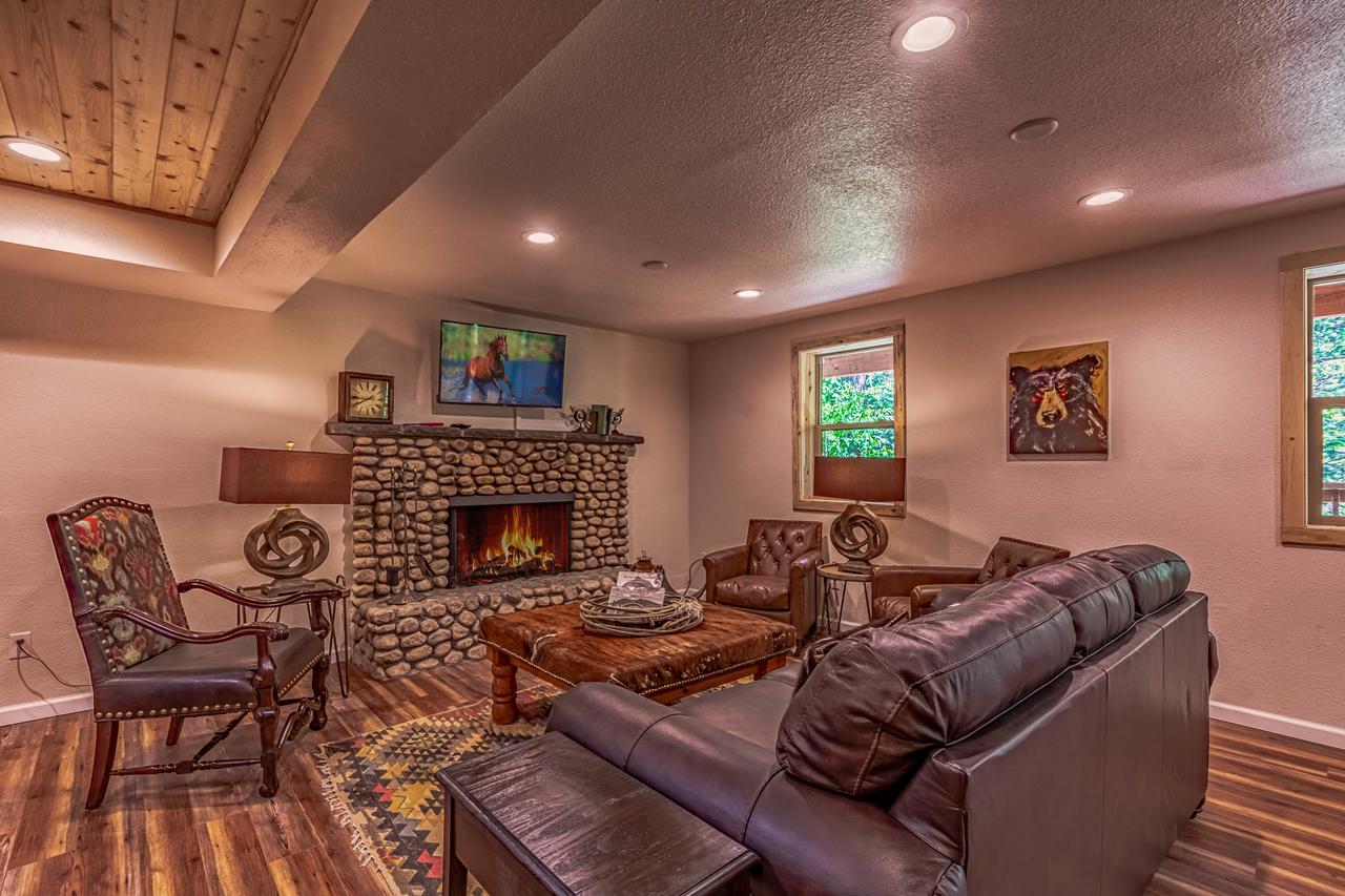 Angel Falls, 4 Bedrooms, Overlooks River, Sleeps 12 - thumb 9
