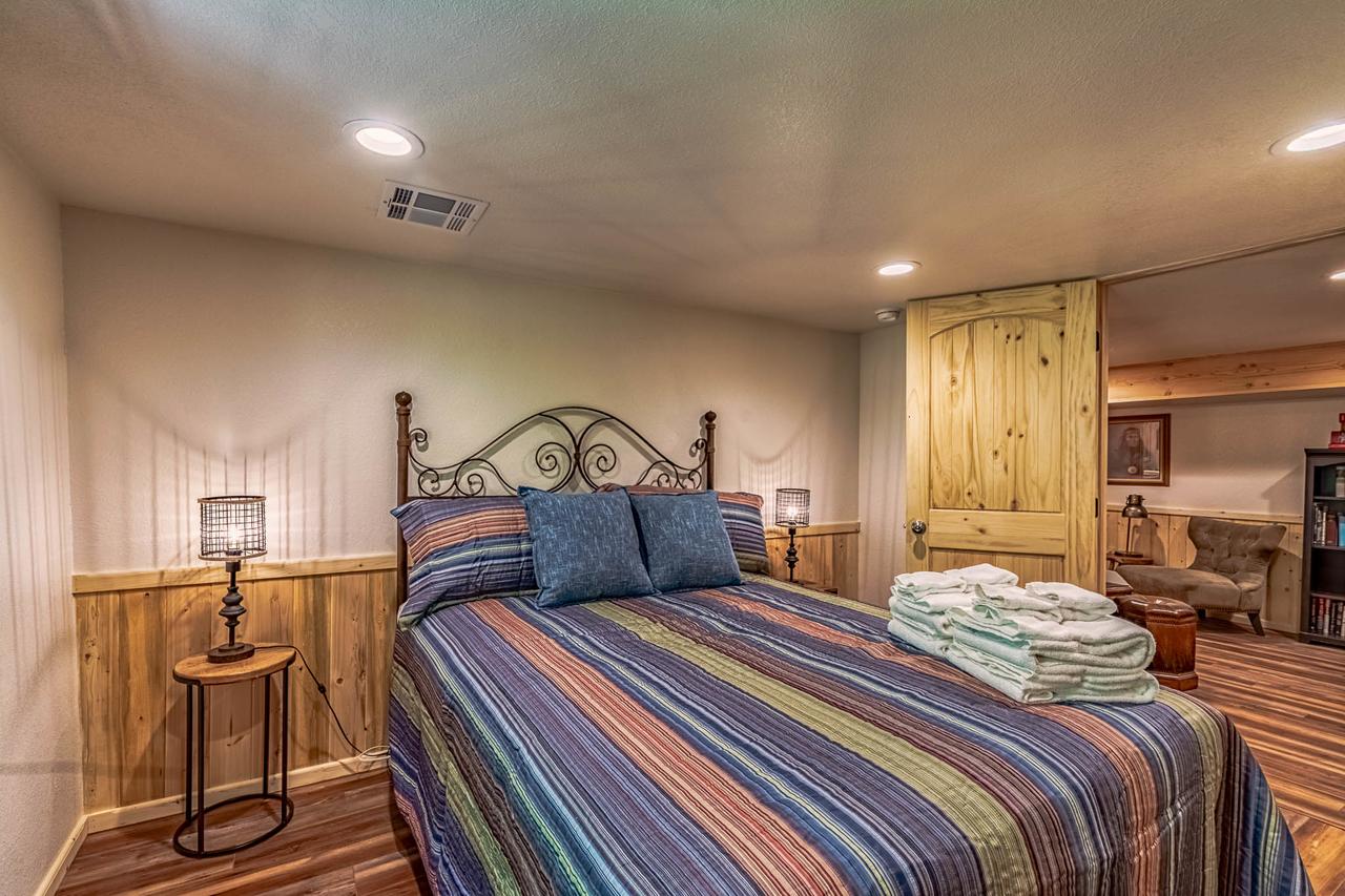 Angel Falls, 4 Bedrooms, Overlooks River, Sleeps 12 - thumb 23