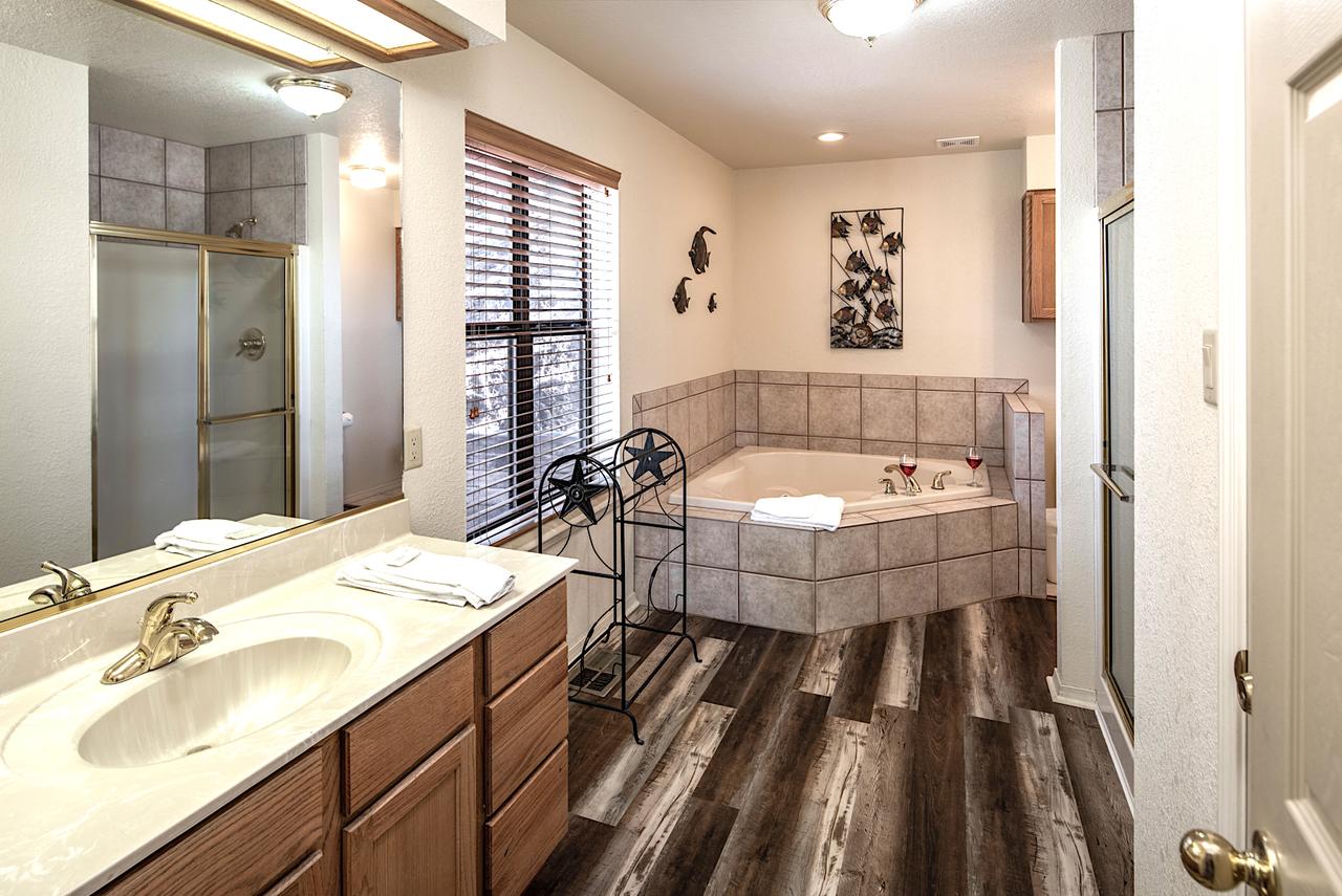 Ain't No Better View, 3 Bedrooms, Sleeps 8, Jetted Tub, Pool Table, Hot Tub - thumb 12