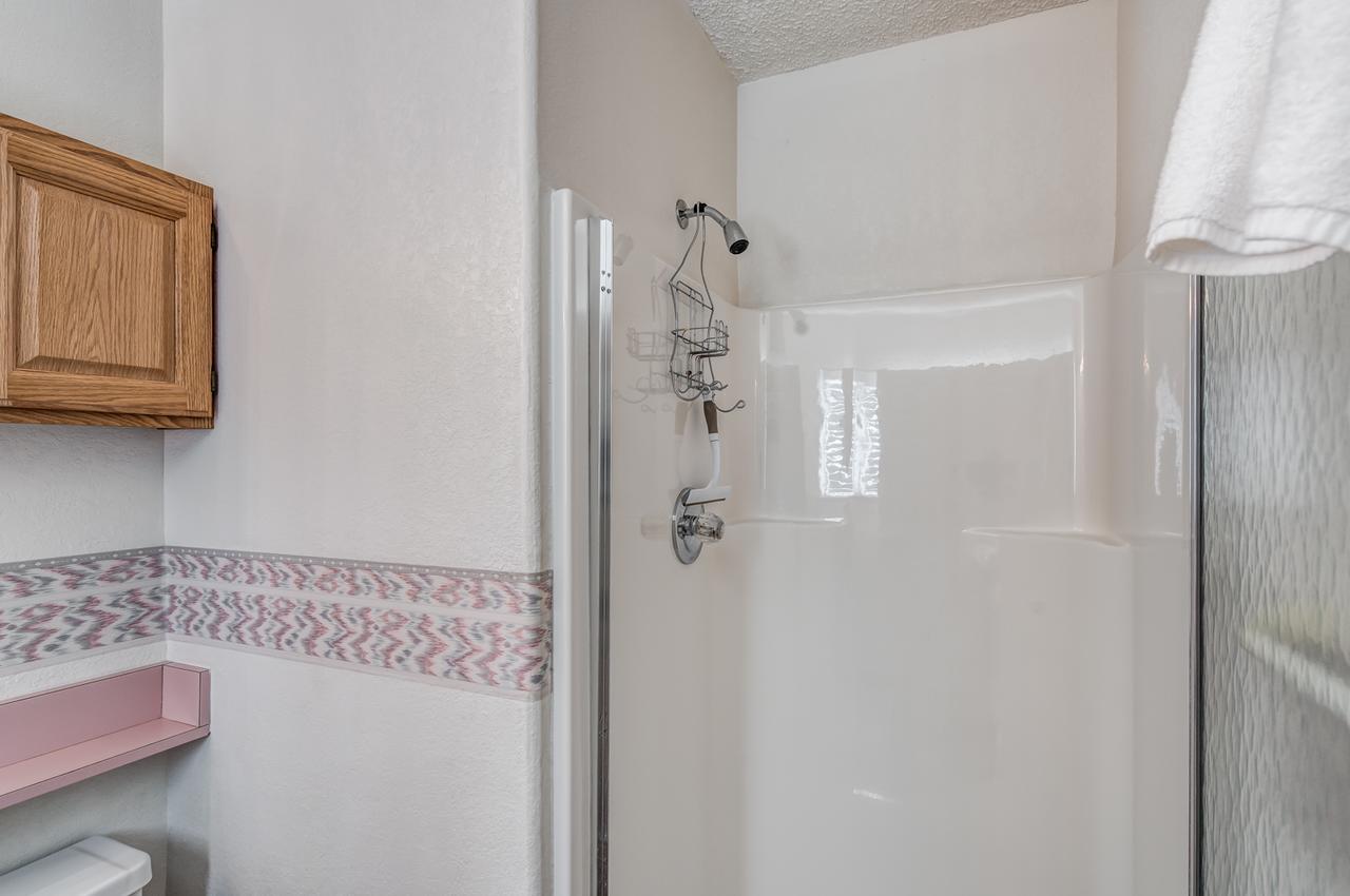 A Whispering River, 2 Bedrooms, Sleeps 6, Pets Welcome, Gas Grill, Hot Tub - thumb 10