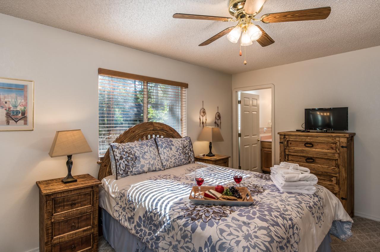 A Whispering River, 2 Bedrooms, Sleeps 6, Pets Welcome, Gas Grill, Hot Tub - thumb 8