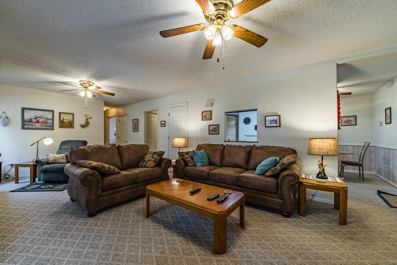 A Whispering River, 2 Bedrooms, Sleeps 6, Pets Welcome, Gas Grill, Hot Tub - thumb 1