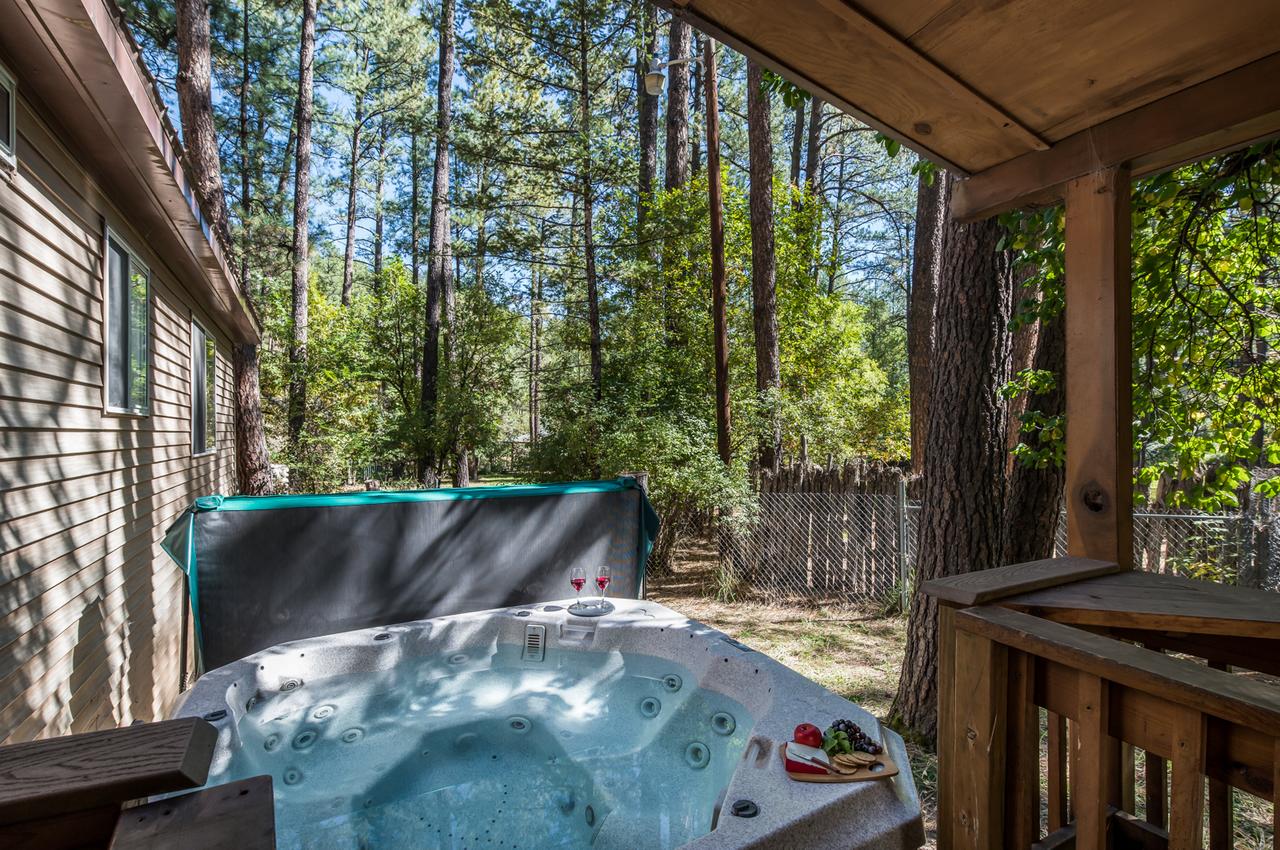A Whispering River, 2 Bedrooms, Sleeps 6, Pets Welcome, Gas Grill, Hot Tub - thumb 0