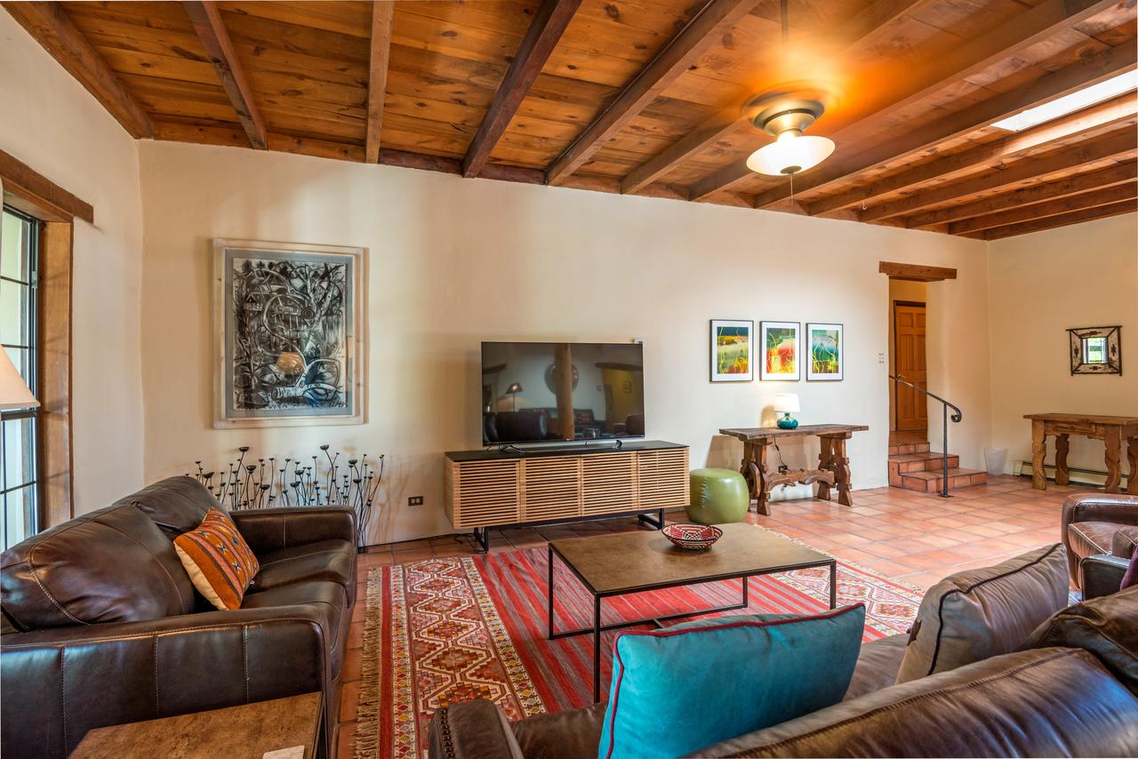 3 BD, 5 Min. Walk To Canyon Rd, Apodaca - thumb 3