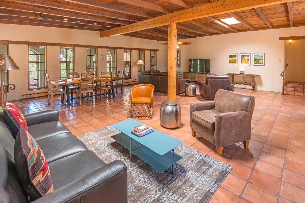 3 BD, 5 Min. Walk To Canyon Rd, Apodaca - thumb 1