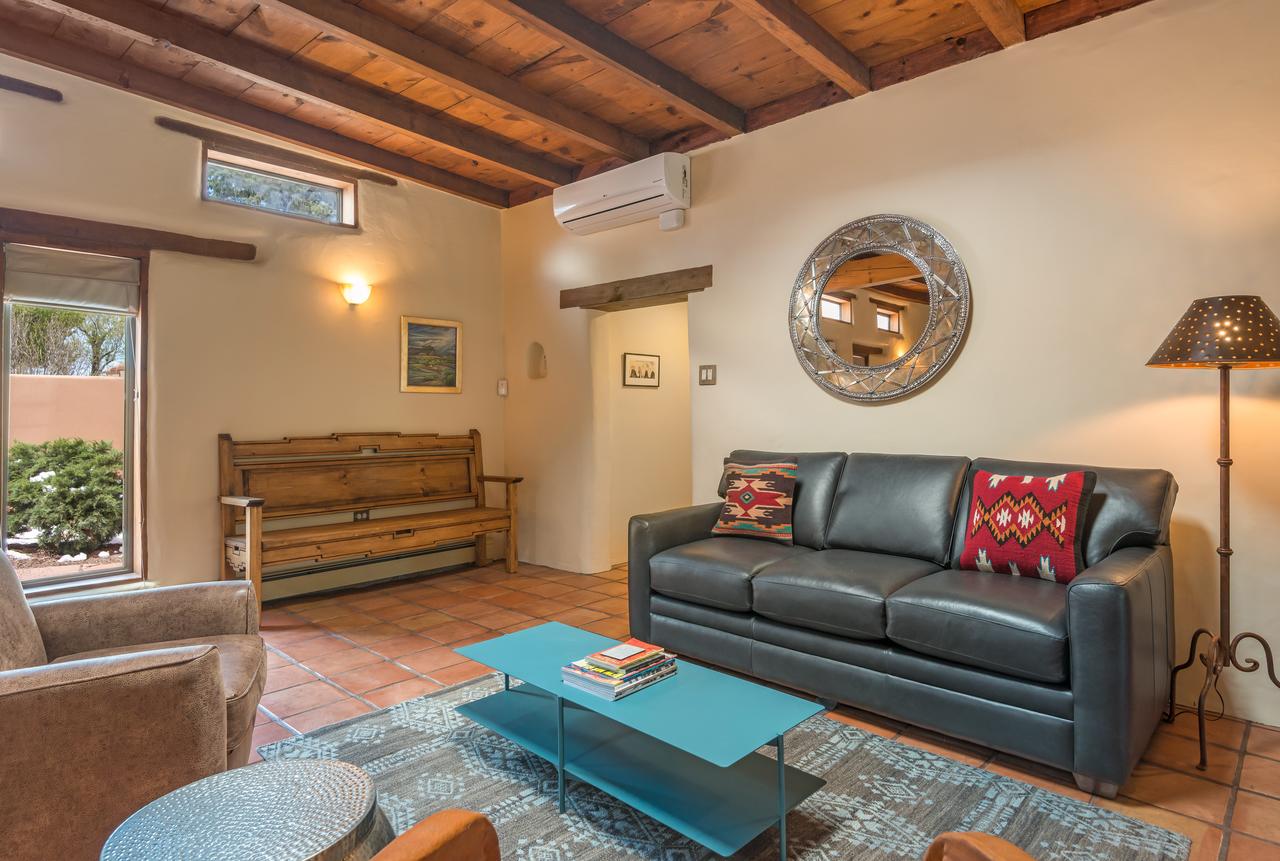 3 BD, 5 Min. Walk To Canyon Rd, Apodaca - thumb 2