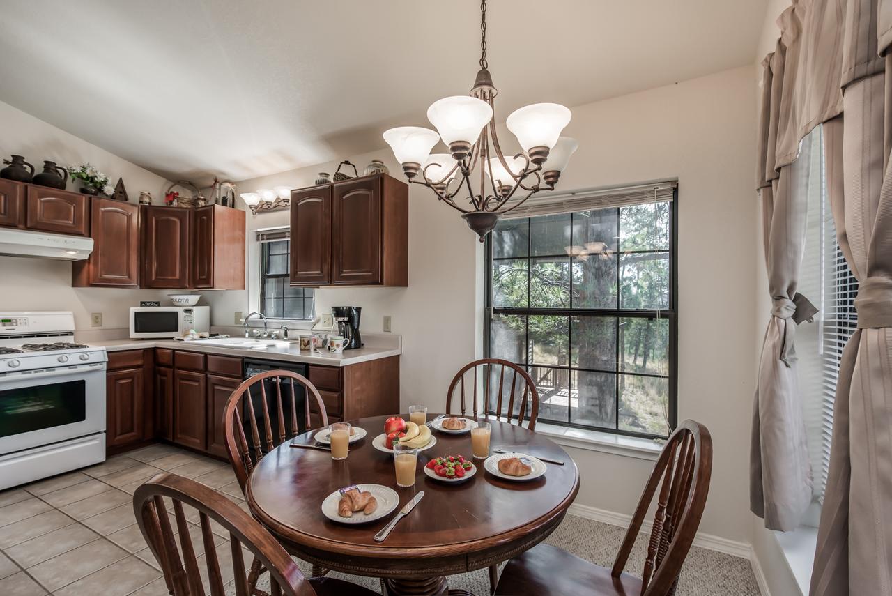 Alpine Village Cabin #100, 1 Bedroom, Sleeps 4, Views, Gas Fireplace - thumb 6