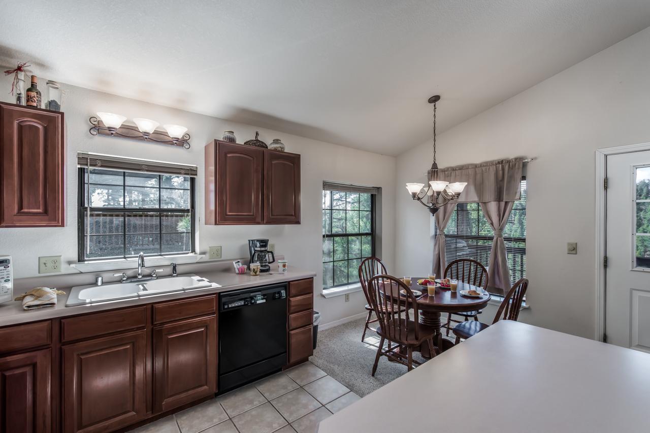 Alpine Village Cabin #100, 1 Bedroom, Sleeps 4, Views, Gas Fireplace - thumb 11