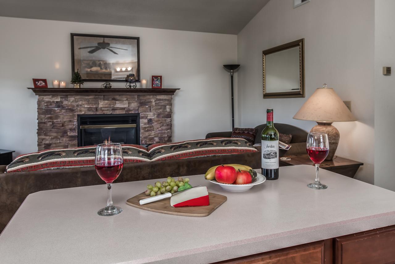 Alpine Village Cabin #100, 1 Bedroom, Sleeps 4, Views, Gas Fireplace - thumb 10