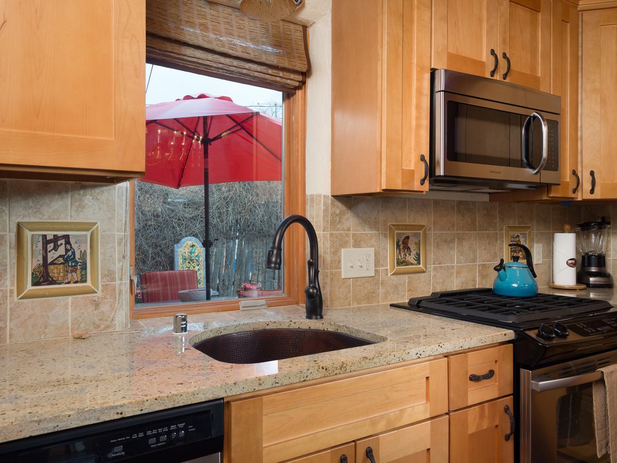 2 Bedroom - In Railyard, 10 Min. Walk To Plaza - Desert Breeze - thumb 7