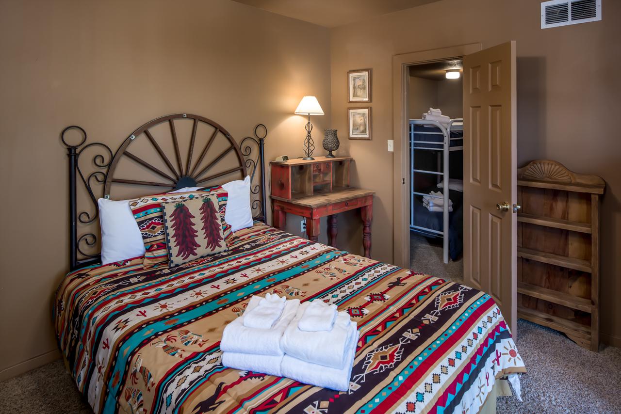 Adobe Hacienda, 3 Bedrooms, Sleeps 8, Gas Grill, Fenced Yard, WiFi - thumb 13