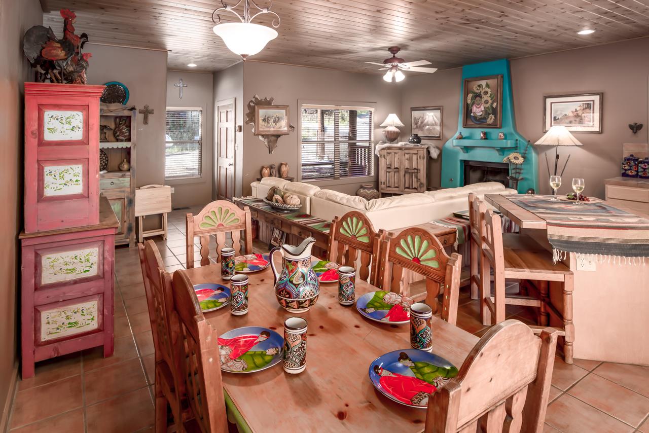 Adobe Hacienda, 3 Bedrooms, Sleeps 8, Gas Grill, Fenced Yard, WiFi - thumb 5