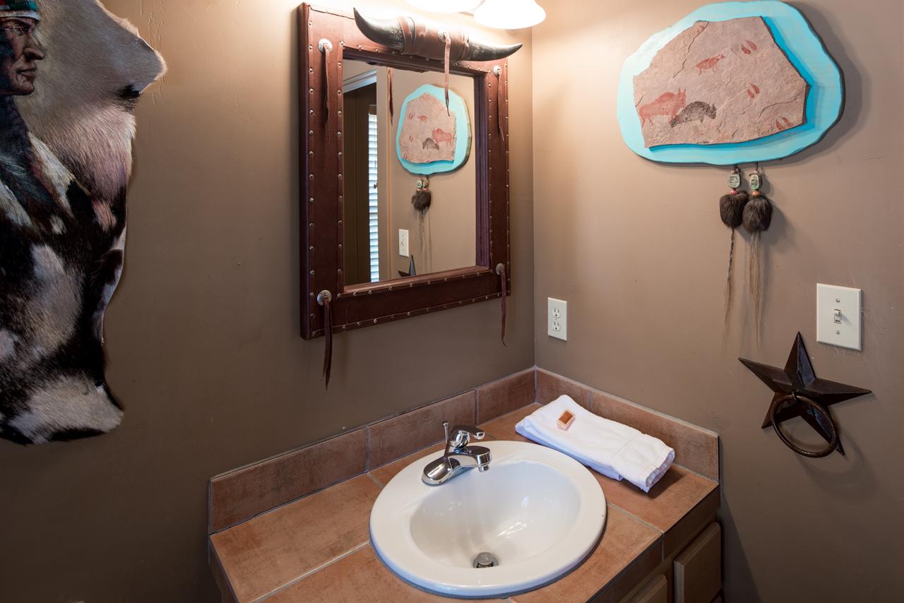 Adobe Hacienda, 3 Bedrooms, Sleeps 8, Gas Grill, Fenced Yard, WiFi - thumb 19