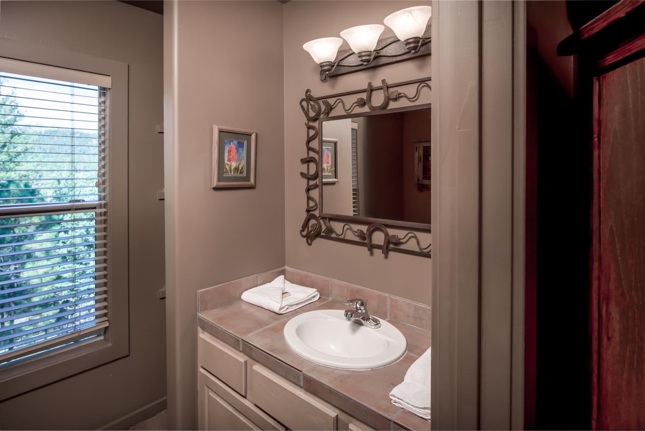 Adobe Hacienda, 3 Bedrooms, Sleeps 8, Gas Grill, Fenced Yard, WiFi - thumb 11