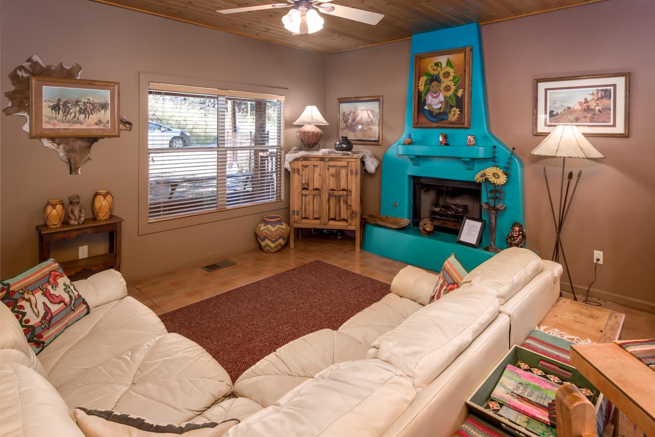 Adobe Hacienda, 3 Bedrooms, Sleeps 8, Gas Grill, Fenced Yard, WiFi - thumb 2