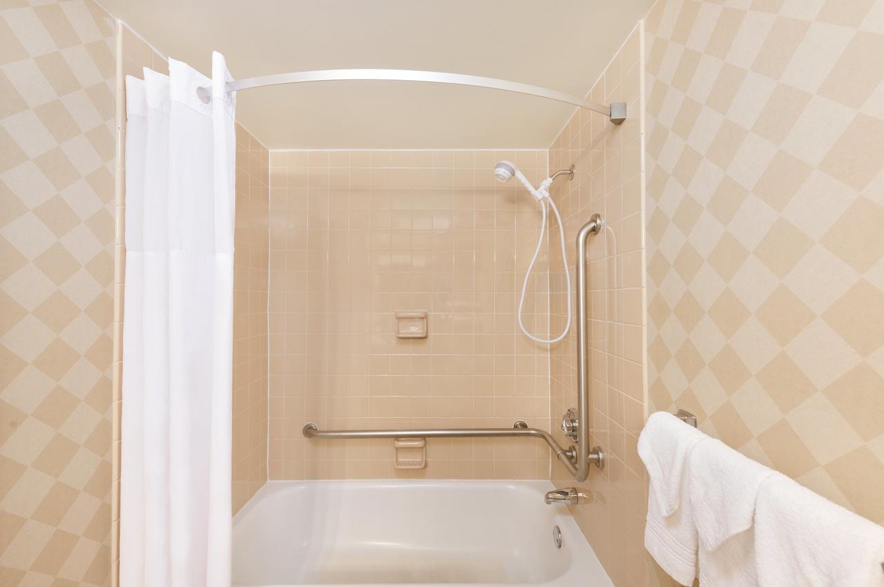 Days Hotel By Wyndham Buffalo Airport - thumb 25