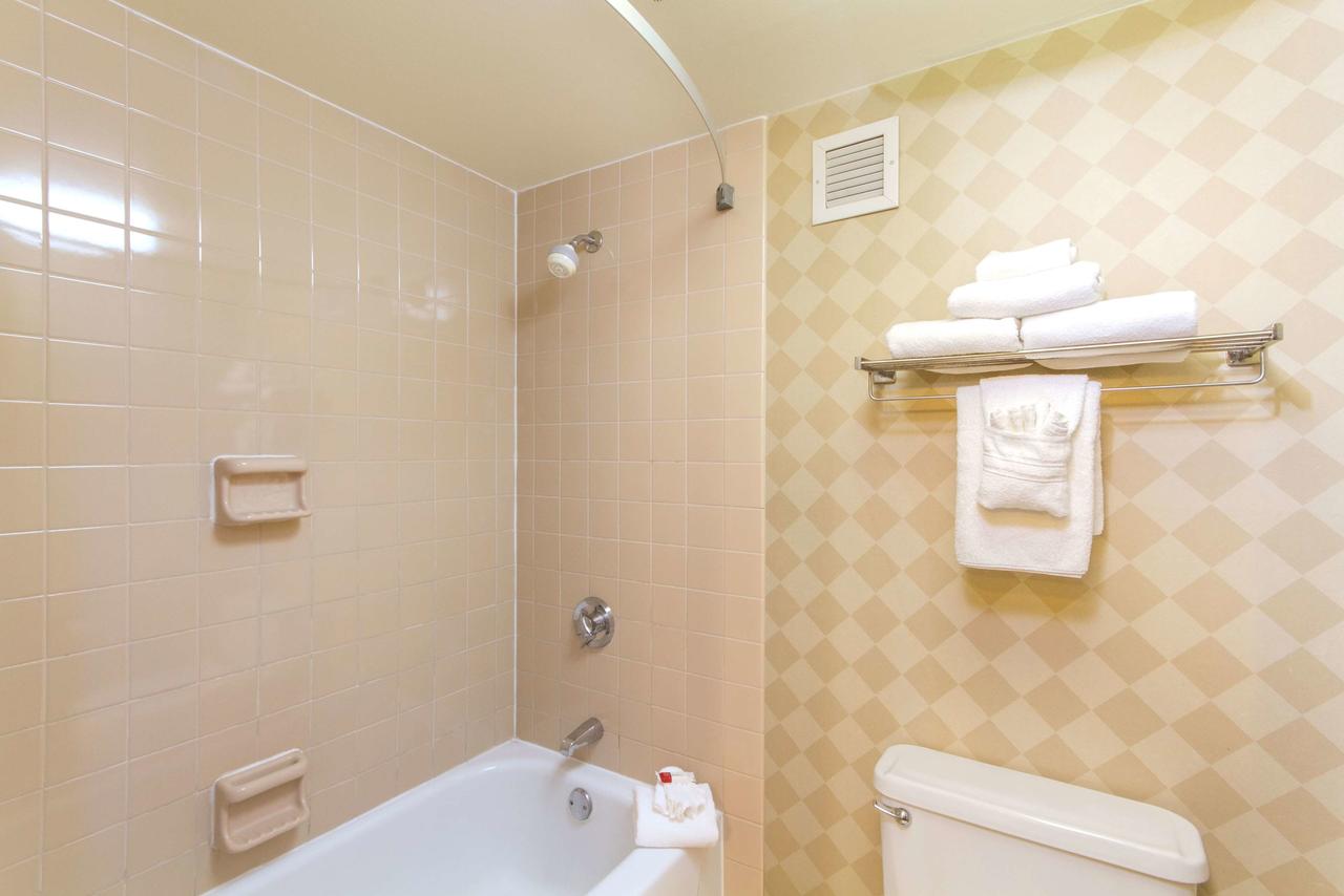 Days Hotel By Wyndham Buffalo Airport - thumb 33