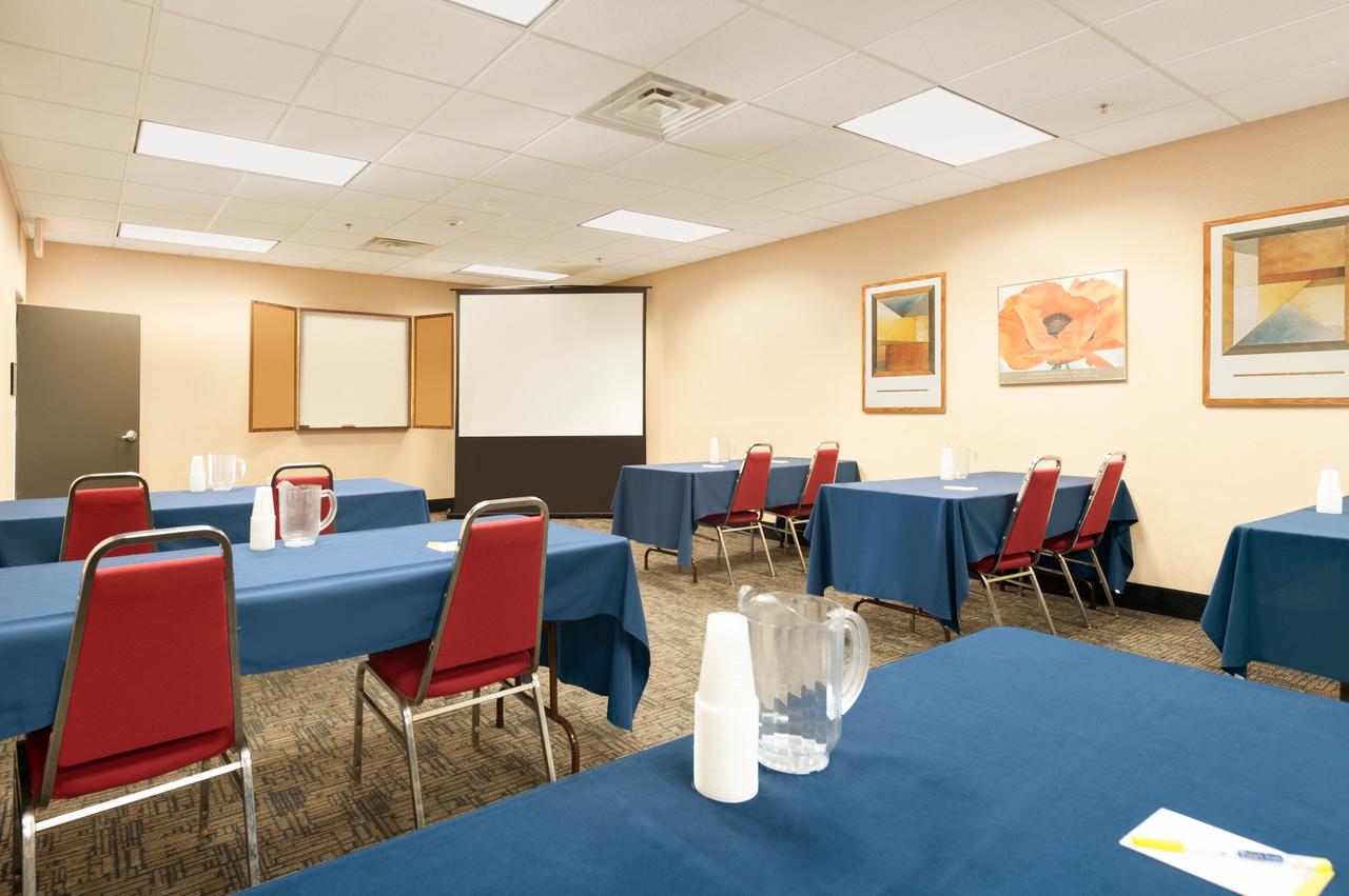 Days Hotel By Wyndham Buffalo Airport - thumb 10