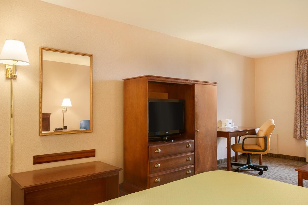 Days Hotel By Wyndham Buffalo Airport - thumb 6