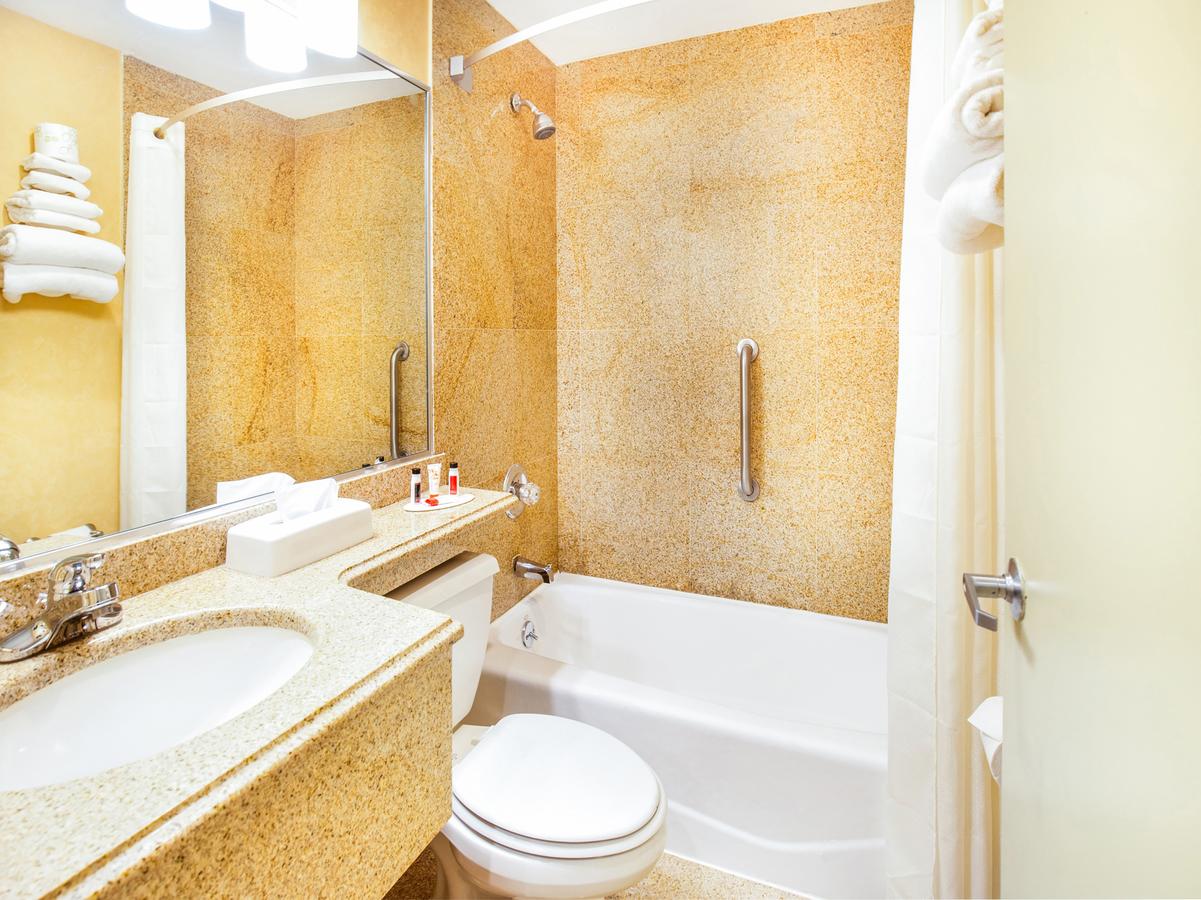 OYO Hotel JFK Airport - thumb 11