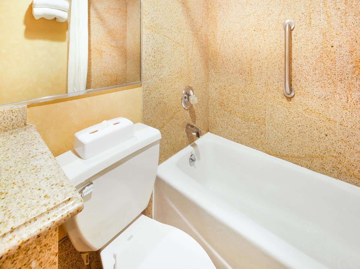 OYO Hotel JFK Airport - thumb 16