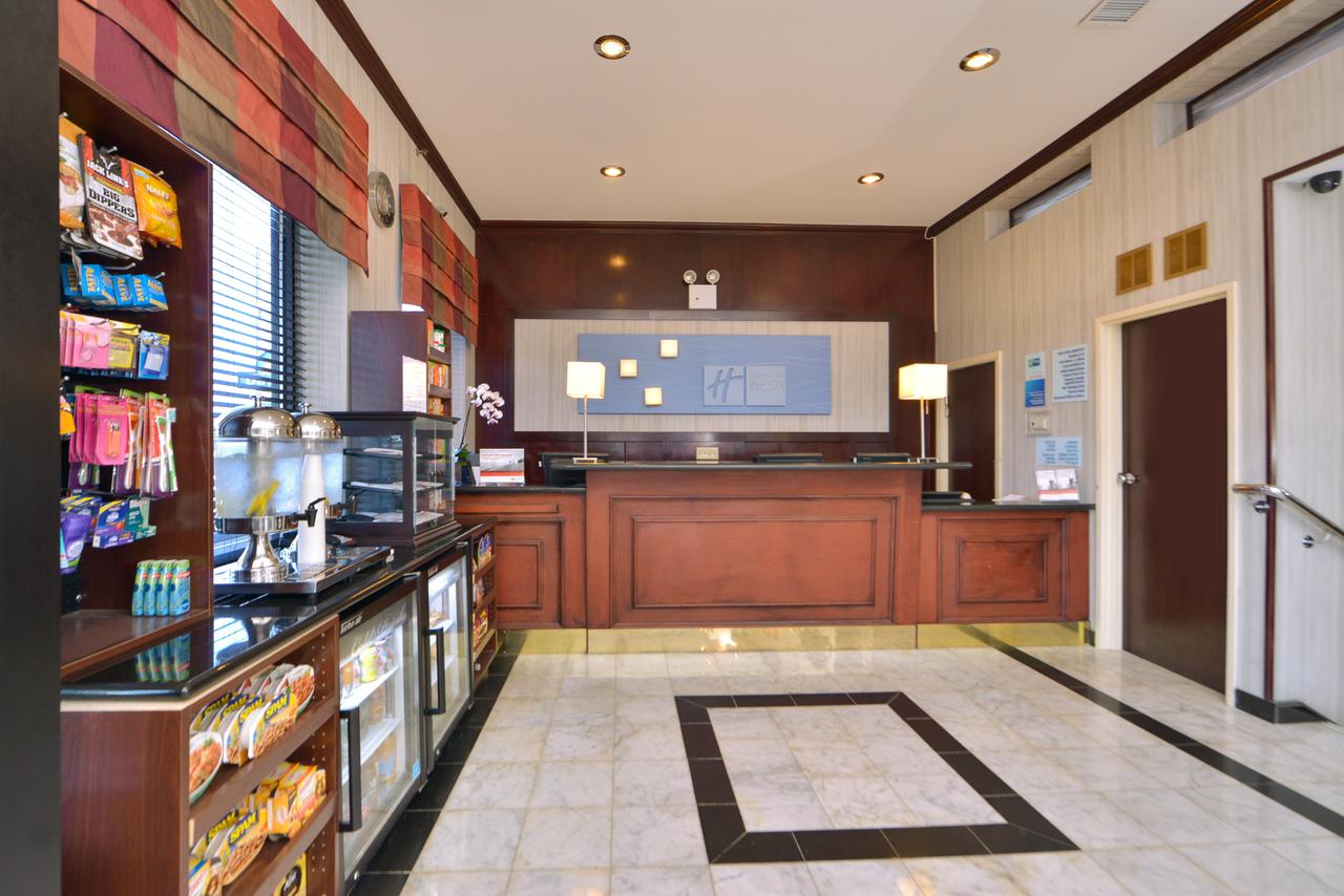 Holiday Inn Express Kennedy Airport - thumb 32