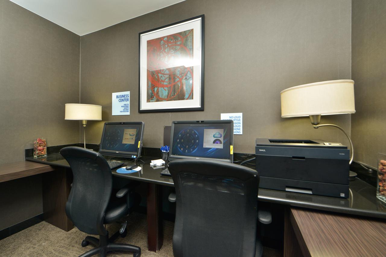 Holiday Inn Express Kennedy Airport - thumb 6