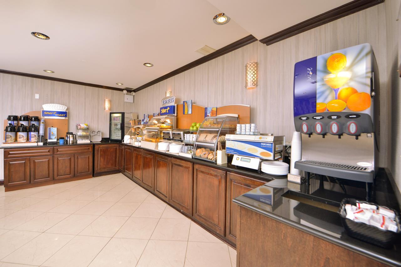 Holiday Inn Express Kennedy Airport - thumb 23