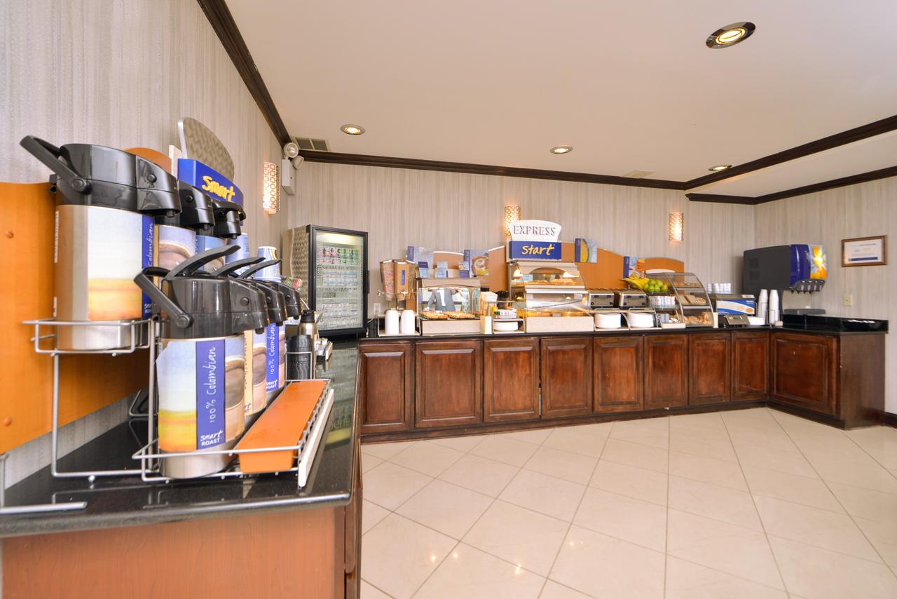 Holiday Inn Express Kennedy Airport - thumb 24