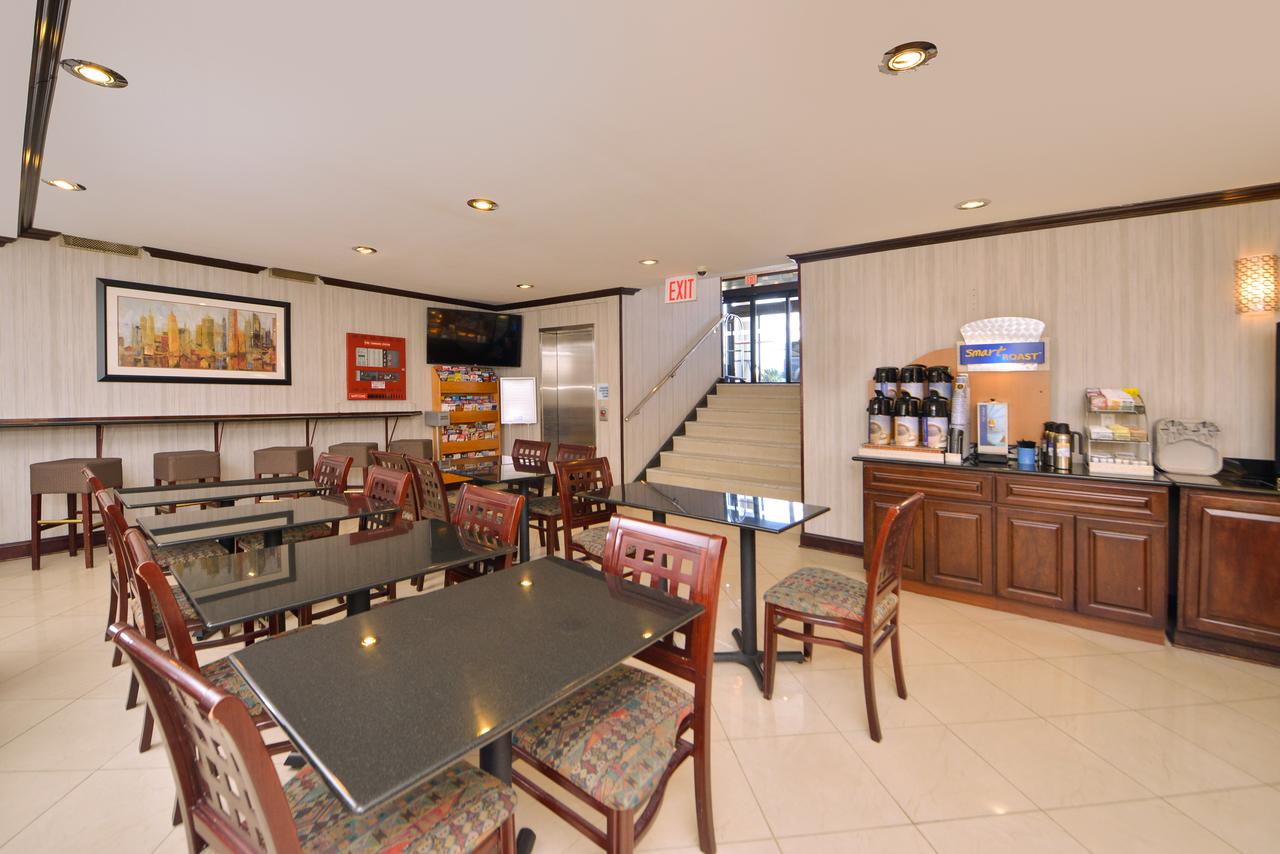 Holiday Inn Express Kennedy Airport - thumb 27