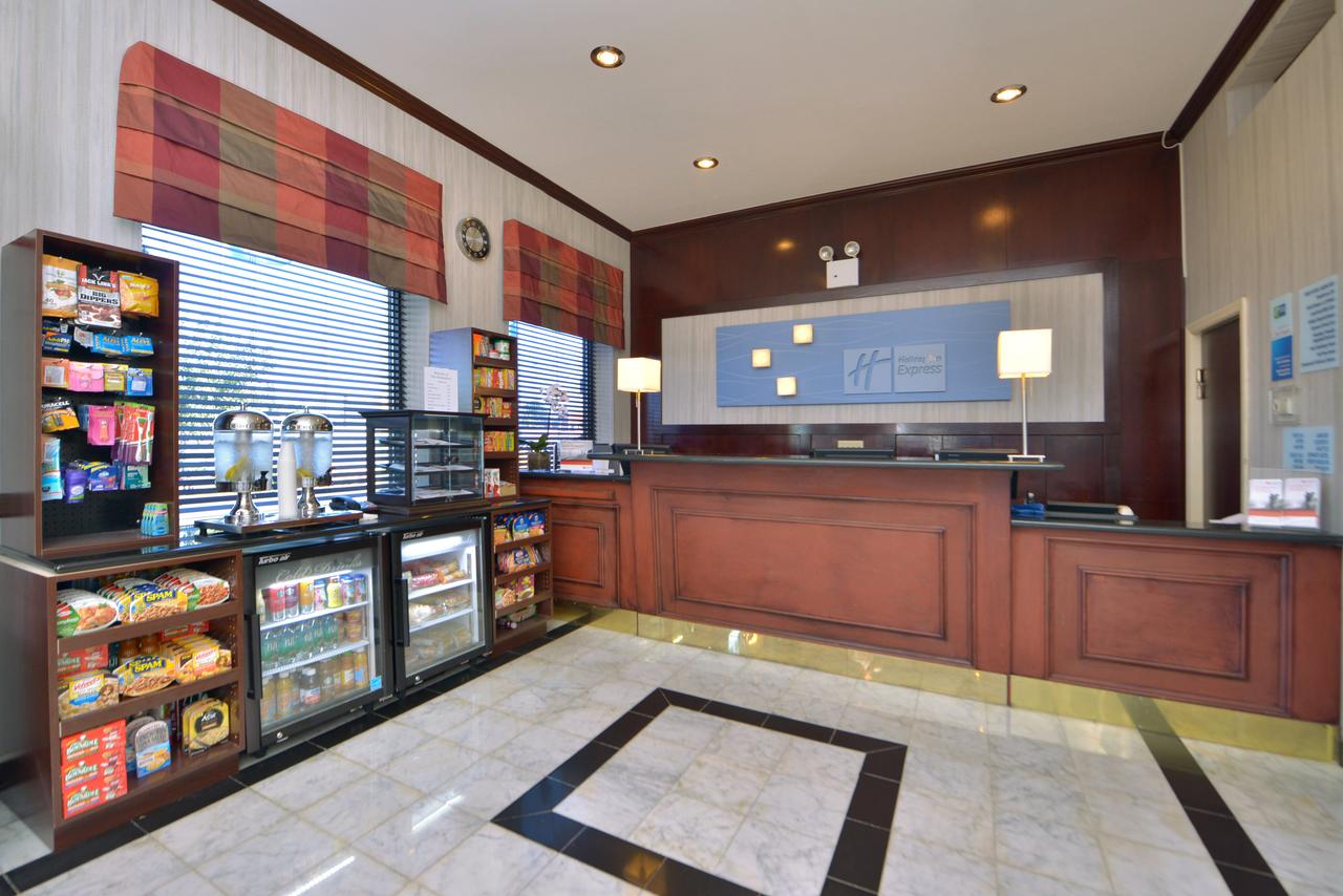 Holiday Inn Express Kennedy Airport - thumb 33