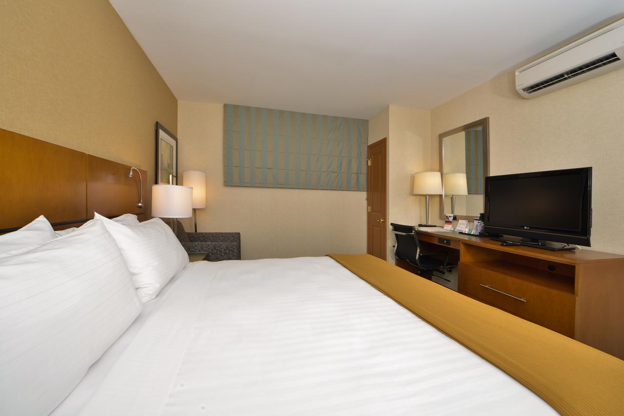 Holiday Inn Express Kennedy Airport - thumb 2