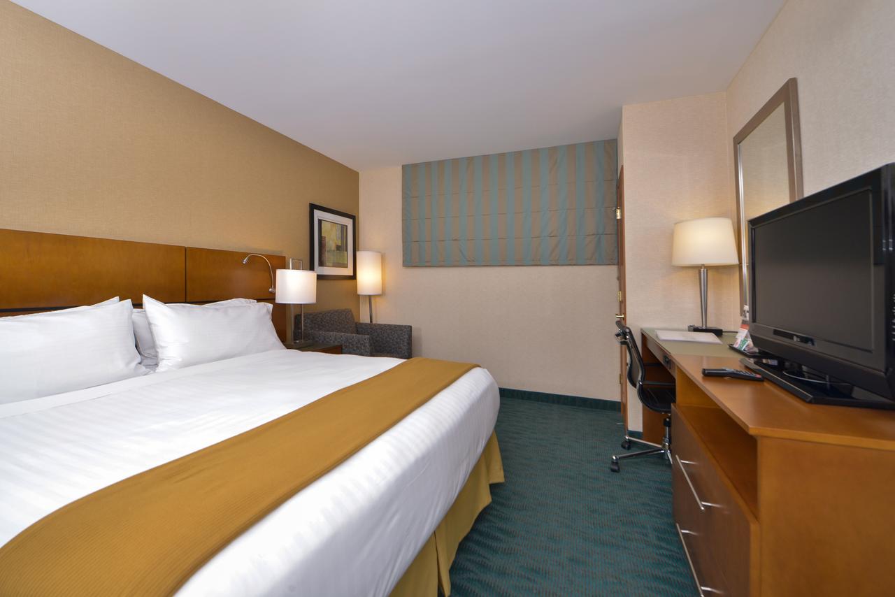 Holiday Inn Express Kennedy Airport - thumb 9