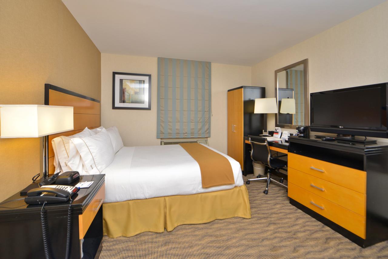 Holiday Inn Express Kennedy Airport - thumb 13