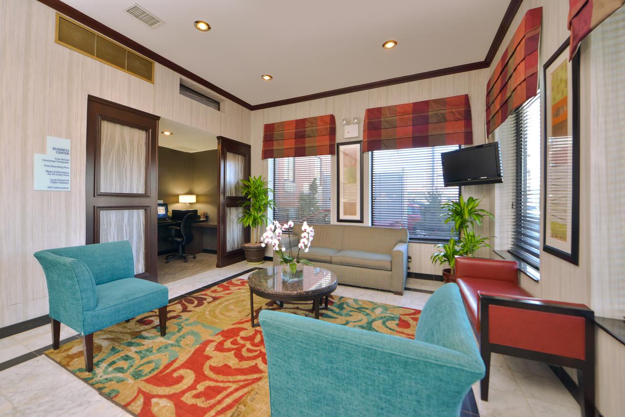 Holiday Inn Express Kennedy Airport - thumb 30